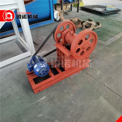 直销颚式破碎机pe150*250小型移动碎石机矿石粗破机设备厂家