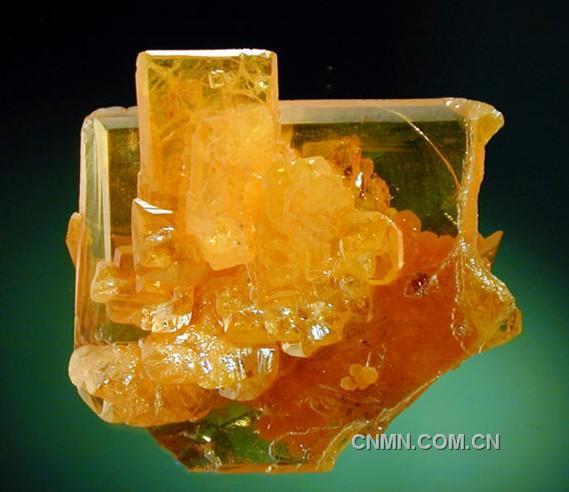 炽焰之藏 彩钼铅矿的艳丽橙色与金属矿石属性
