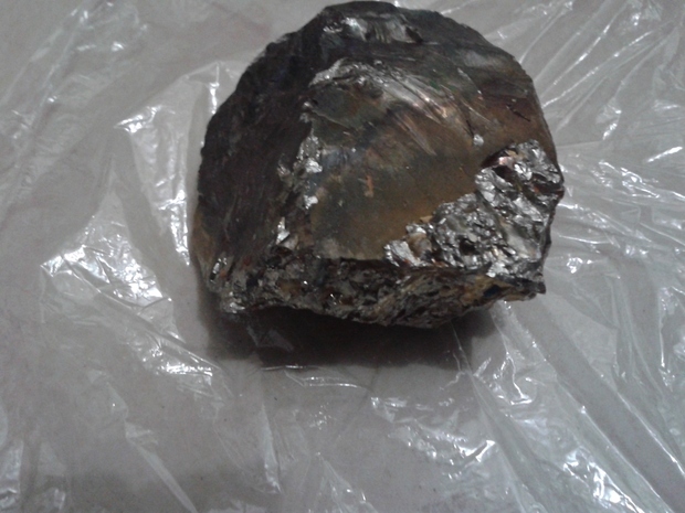 挖地基挖到的矿石 识别、辐射、价值与稀有性全解析